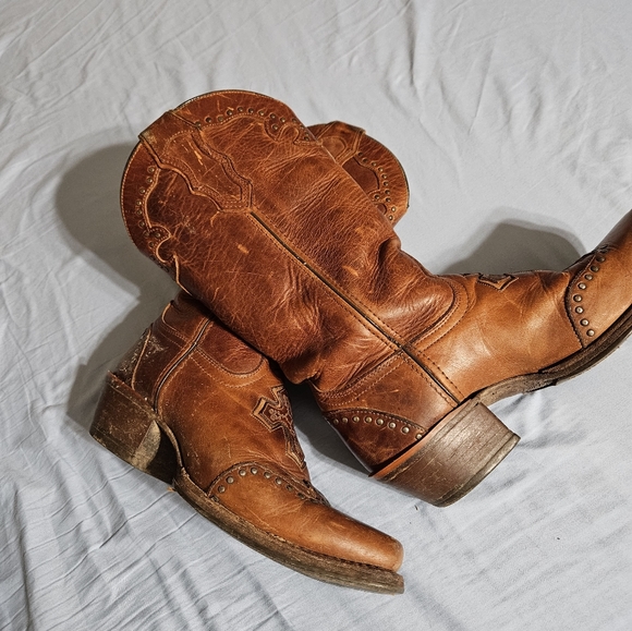 Boots - Picture 3 of 5